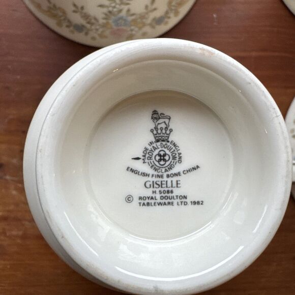 Royal Doulton 4 Teacup And Saucer Sets "Giselle" Romance Collection 1980s VTG - Picture 9 of 9